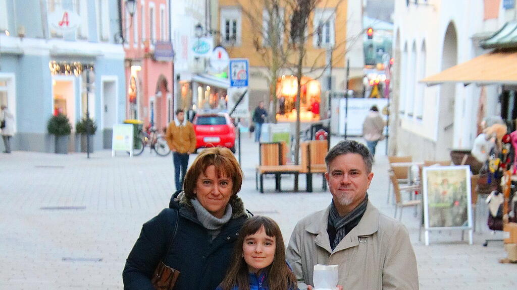 Hallein hilft: Lichtermarsch f\u00fcr Ukraine