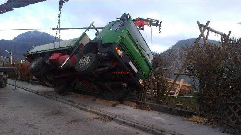 Arbeiter lebensgefährlich verletzt