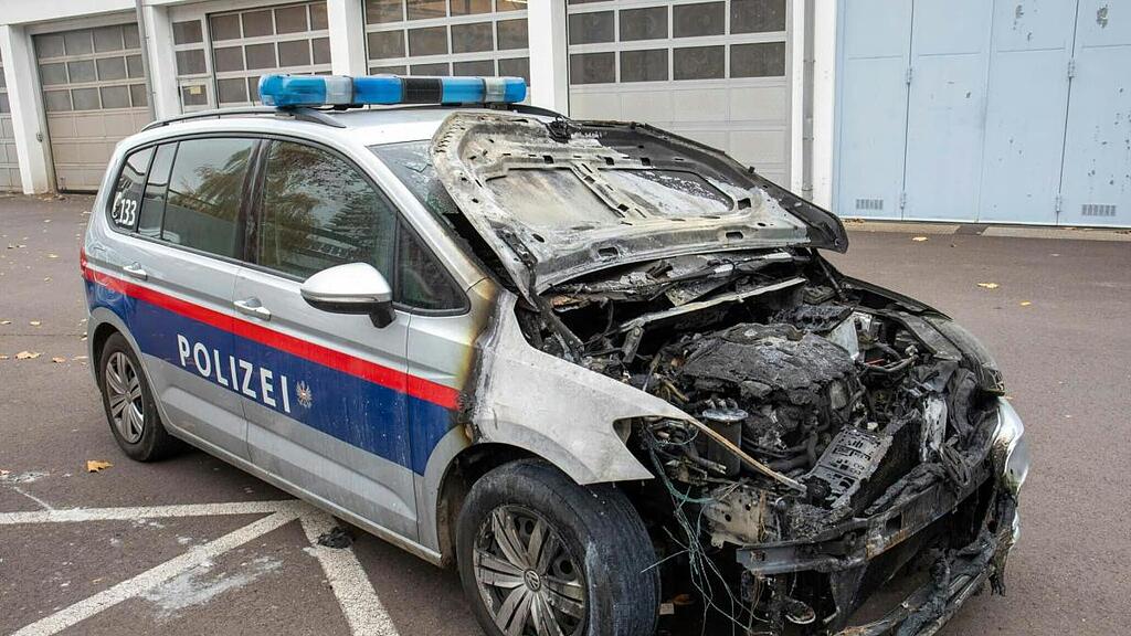 Bereits im November war ein Streifenwagen angezündet worden