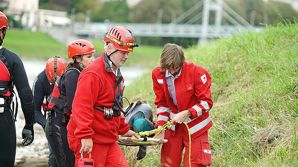 Wasserrettung, Rotes Kreuz, \u00dcbung