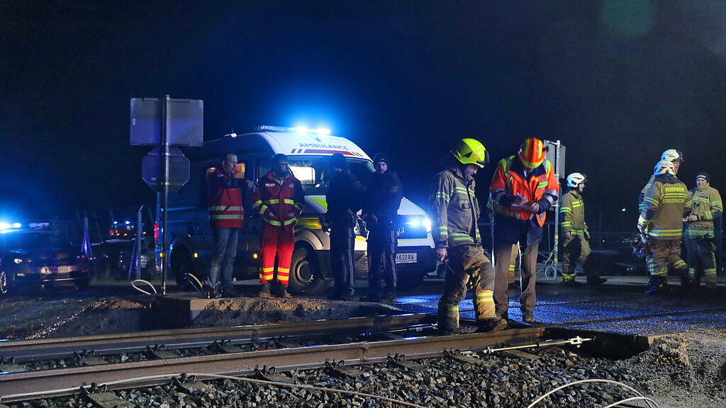 Crash zwischen Pkw und Zug in Straßwalchen