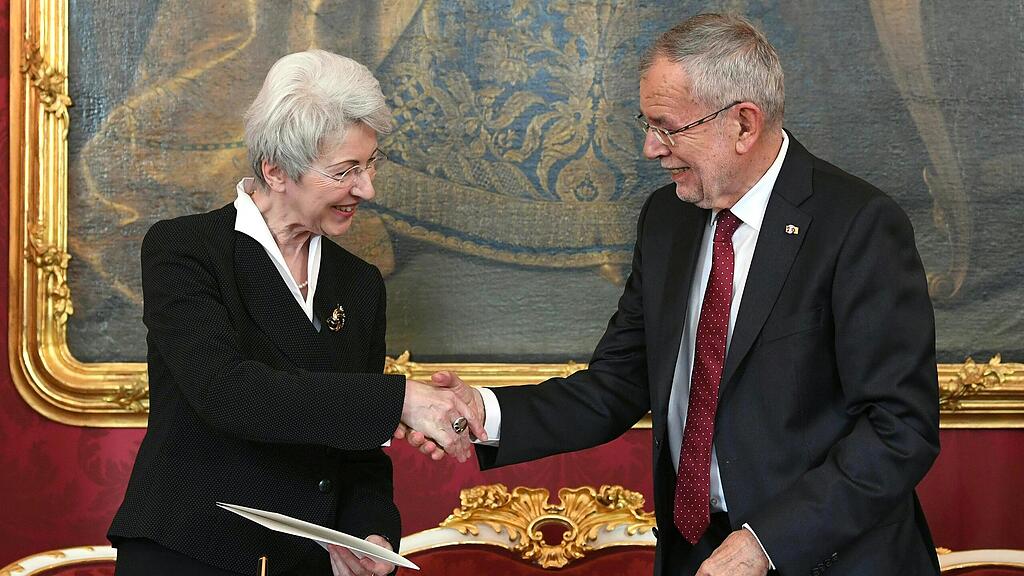 Übergangsregierung angelobt
