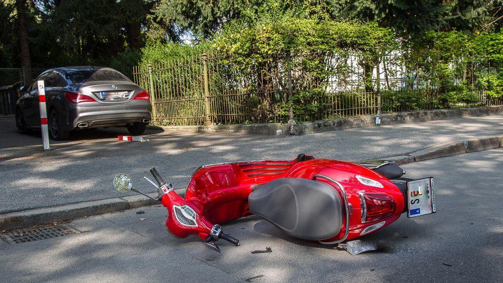 Schwarzstraße: Roller vs. Pkw