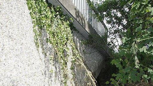 Vier Meter tiefes Loch auf B20