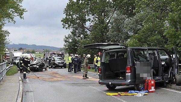 Das Unfallopfer wurde aus dem Wrack geschnitten