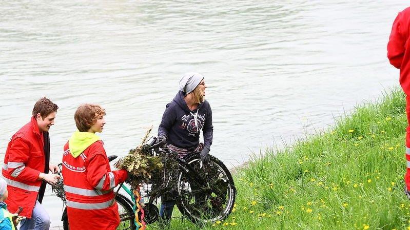 Reinigung der Salzachufer