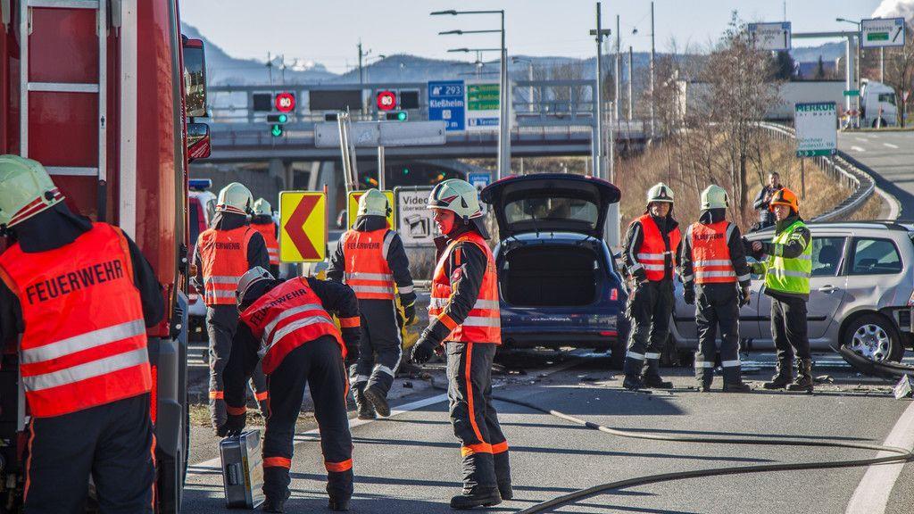 Zwei Verletzte bei Unfall vor Lieferinger Tunnel