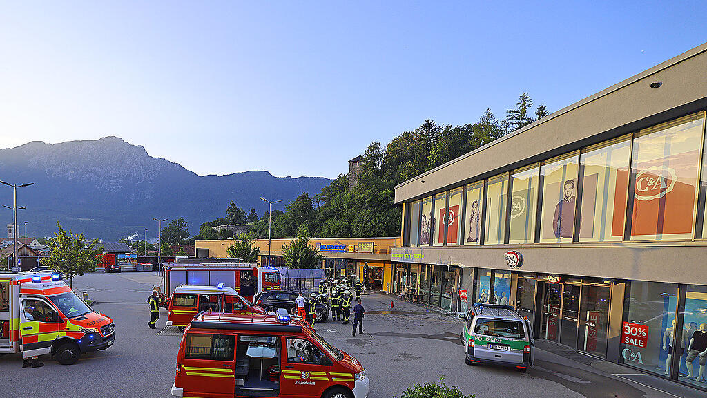 Bad Reichenhall: Auto kracht in Schaufenster