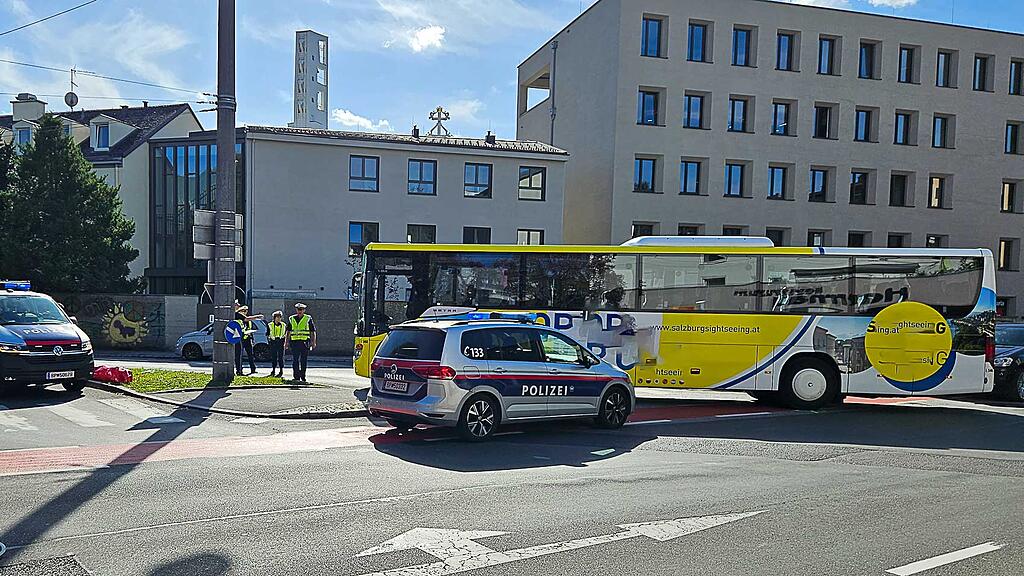 Kind vom Bus erfasst Friedenstraße