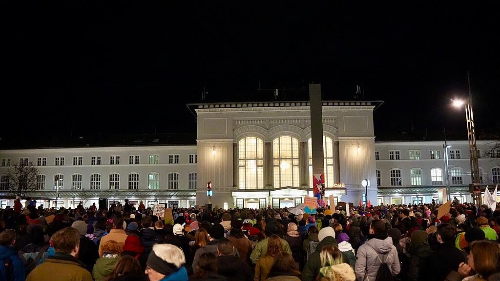 Demo gegen Blau-Schwarz, Salzburg