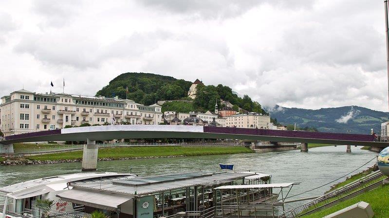 Mozartstadt in Violett-Weiß
