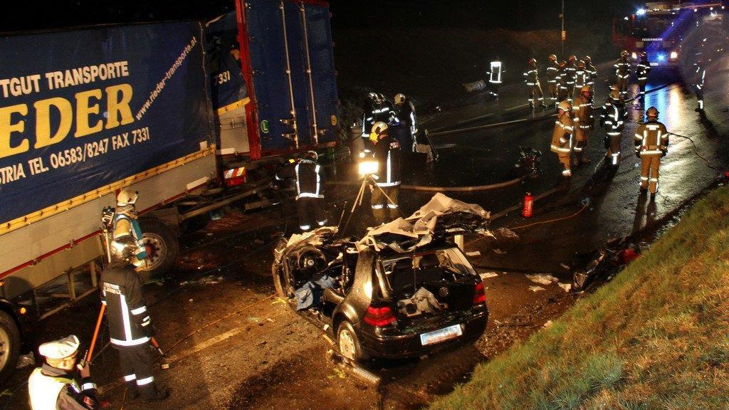 Zwei Tote bei Crash auf B178 in Tirol