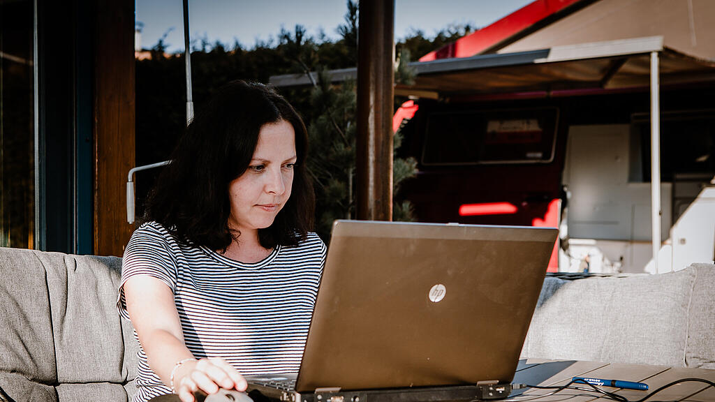 Nicole, Home Office