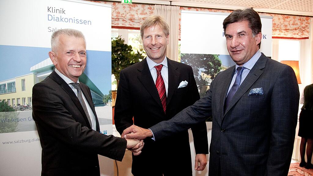 Julian Hadschieff, CEO PemiQaMed Gruppe, Josef Scharinger, Vorstand Diakoniewerk und Harald Mühlbacher, Ärztlicher Leiter Privatklinik Wehrle luden am Mittwoch zur Pressekonferenz im Hotel Sacher.