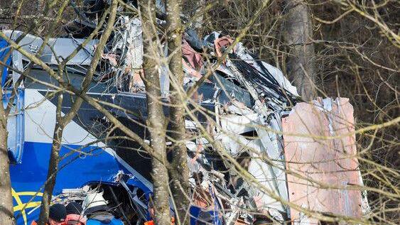 Zugunglück in Bad Aibling: Aufräumarbeiten