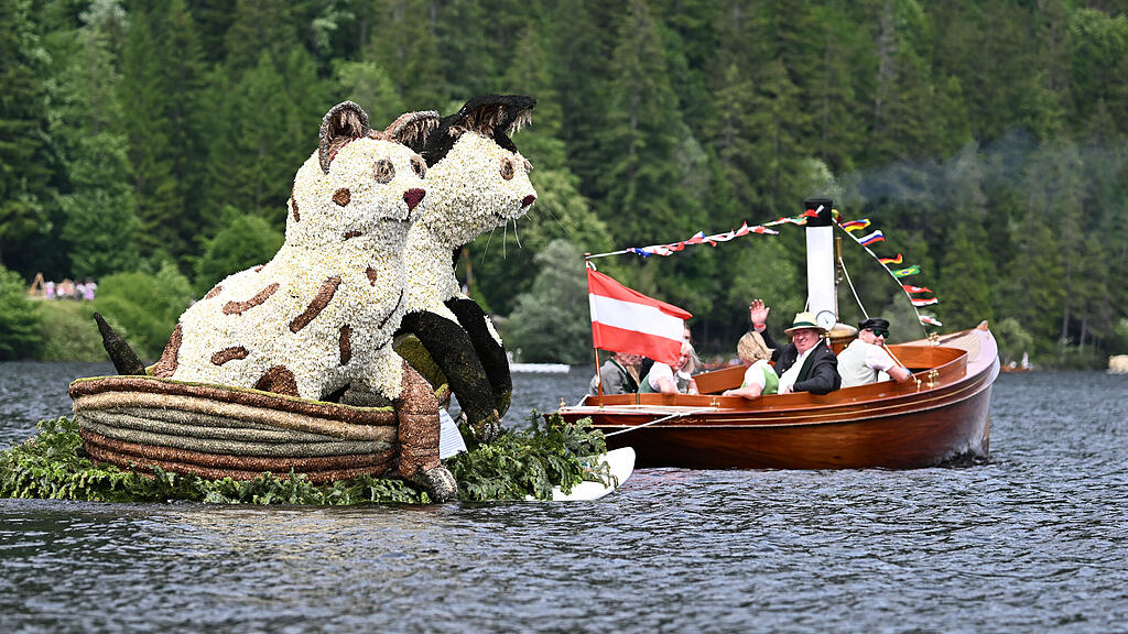 Figuren beim Narzissenfest im Ausseerland