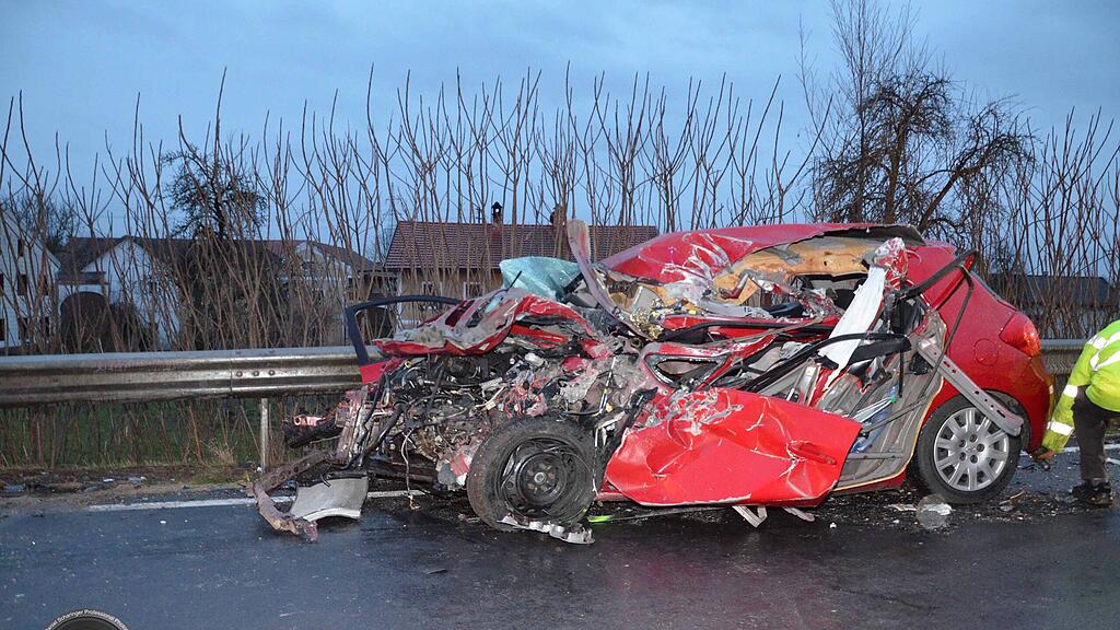 Für den Autofahrer kam jede Hilfe zu spät.