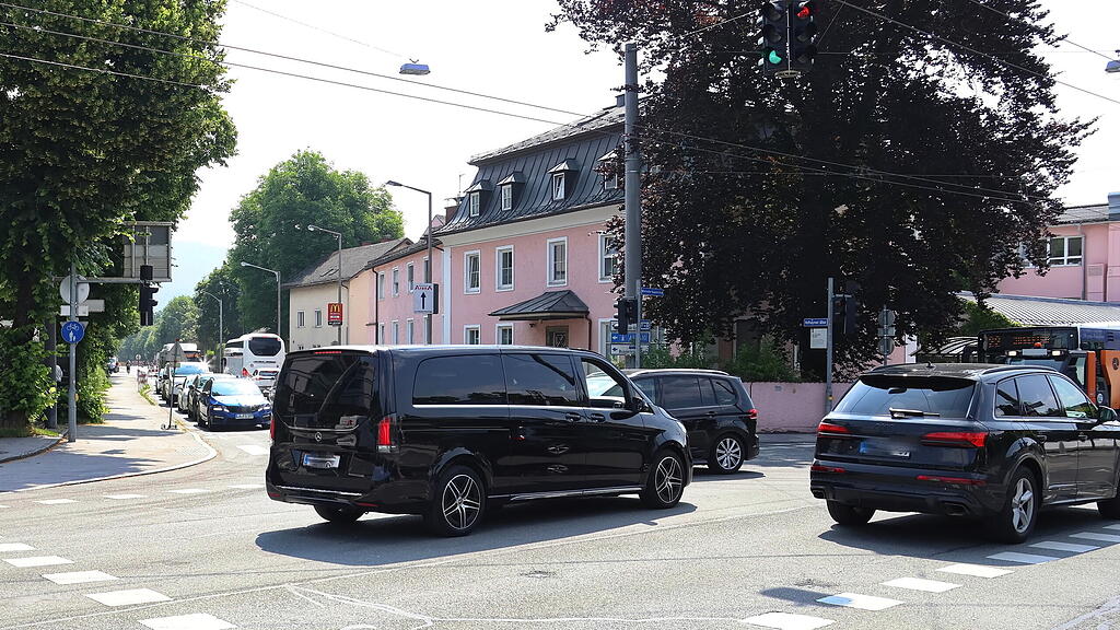 Asphaltierungsarbeiten Hofhaymer Allee und Nonntaler Hauptstraße