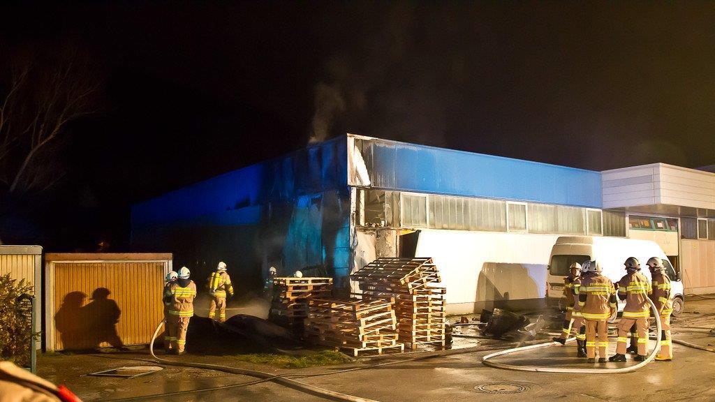Brand im Gewerbegebiet von Hallwang I