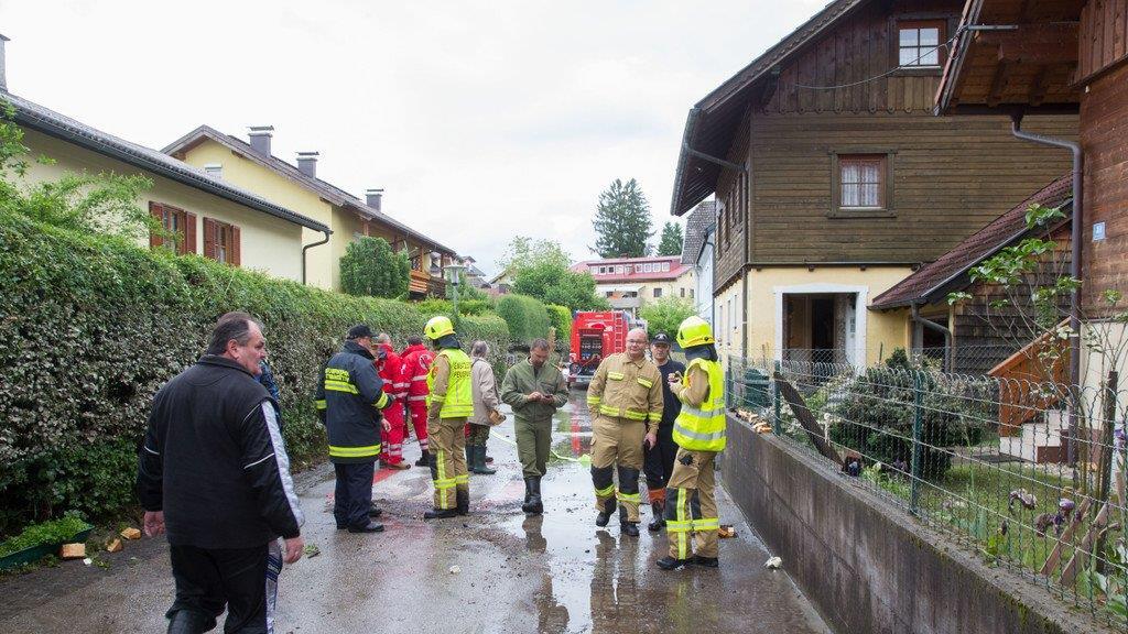 Aufräumarbeiten in Oberndorf, I
