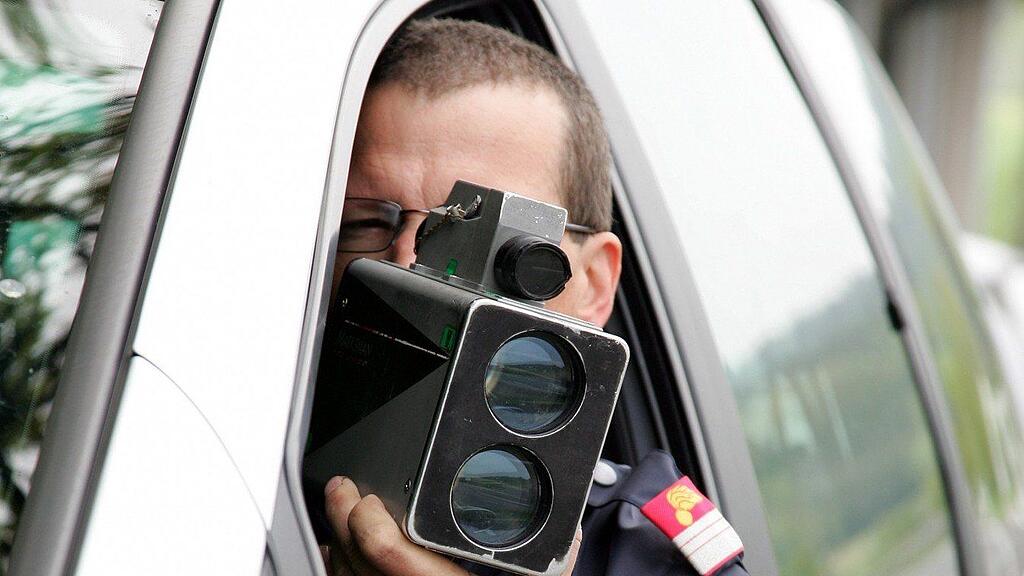 Die Polizei blitzte den 29-jährigen Autofahrer mit satten 108 km/h im Ortsgebiet.