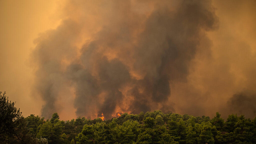 Feuer auf griechischer Insel