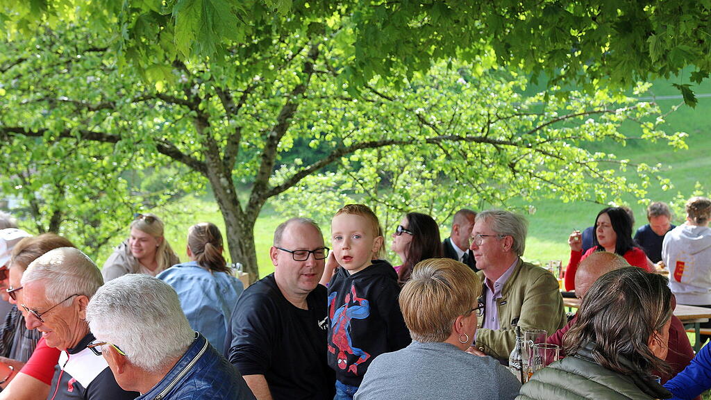 Bierfichte Aufstellen in Bad Vigaun