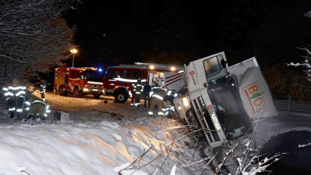 Lkw auf B166 beinahe abgestürzt