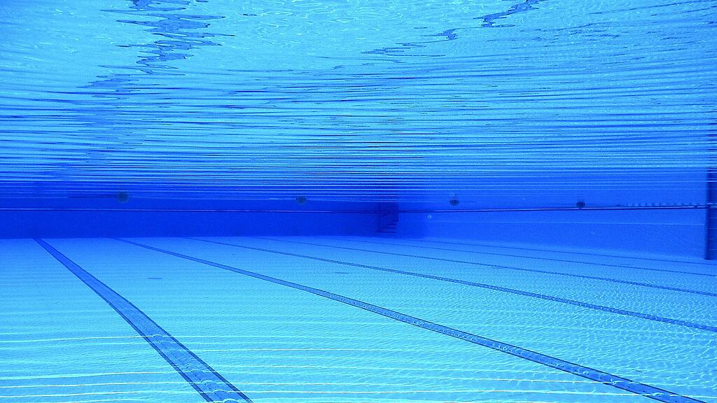 swimming-pool-g1bc8e7159_1920.jpg