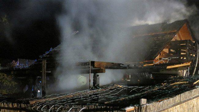 Das Gebäude geriet am Dienstag in Vollbrand.