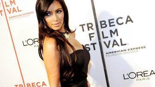Kim Kardashian, sexy vor der Kamera  (EPA)
