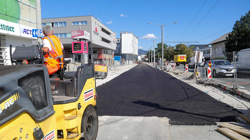 Münchner Bundesstraße: Asphaltierung