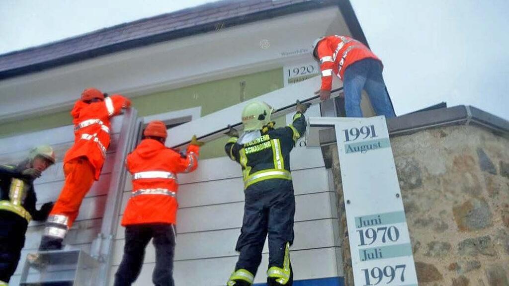 Die Feuerwehr Schärding ist seit Sonntag im Dauereinsatz.