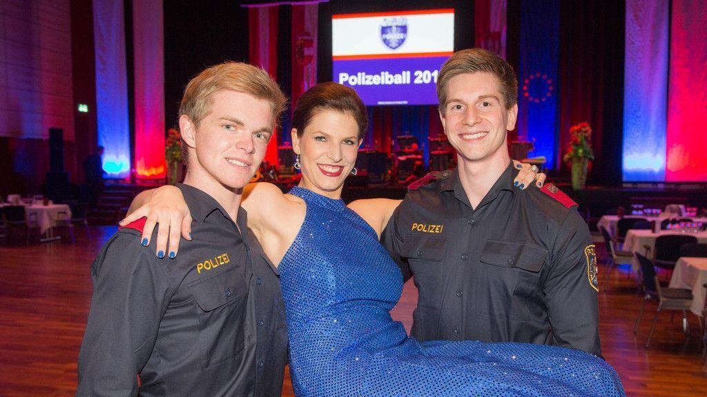 Polizeiball III