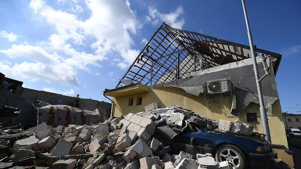 Sch\u00e4den nach Tornado in Tschechien