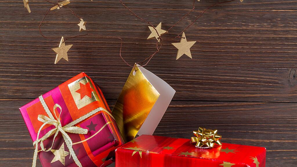 Nicht alle Geschenke sind beliebt - hier lest ihr, welche das sind.