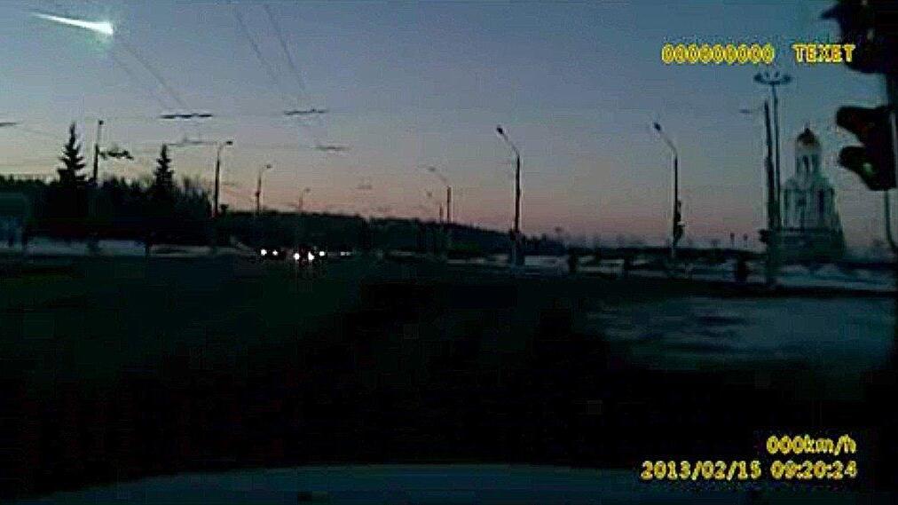 Meteorit schlägt in Russland ein: Bilder von Amateurfilmern