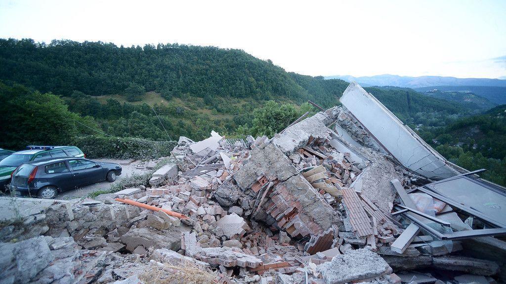 Mehrere Tote und schwere Zerstörungen bei Erdbeben in Italien