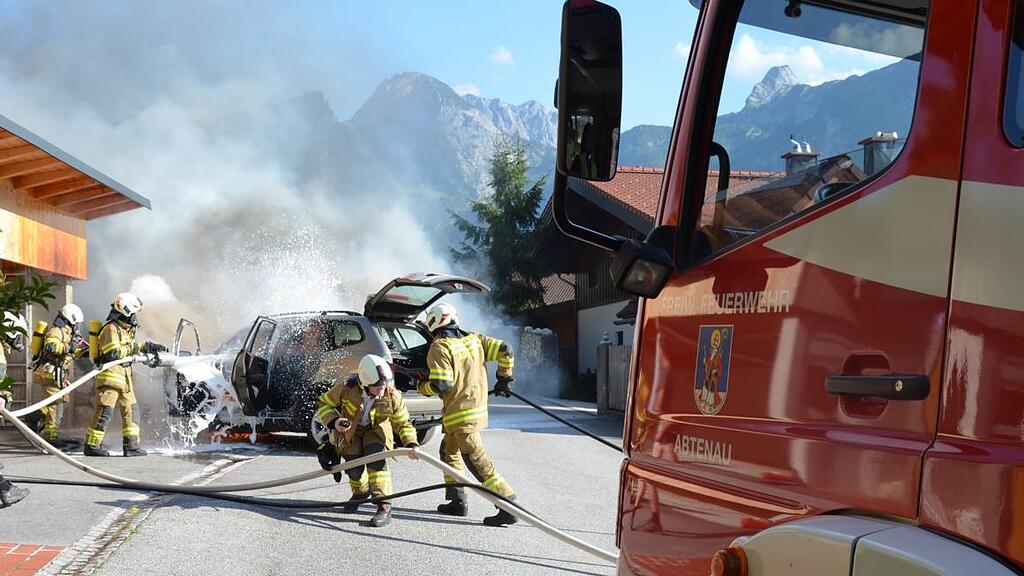 Auto brennt in Abtenau