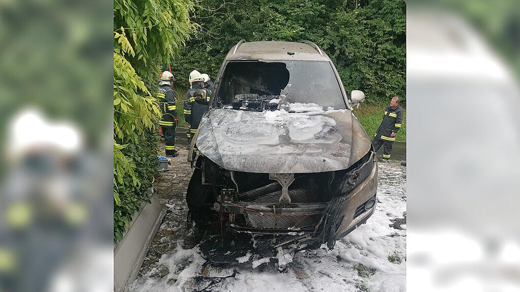 Autobrand in Tiefgraben