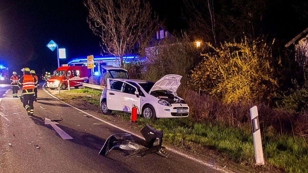Fünf Verletzte bei Unfall auf der B20