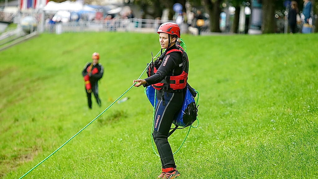 Wasserrettung, Rotes Kreuz, \u00dcbung