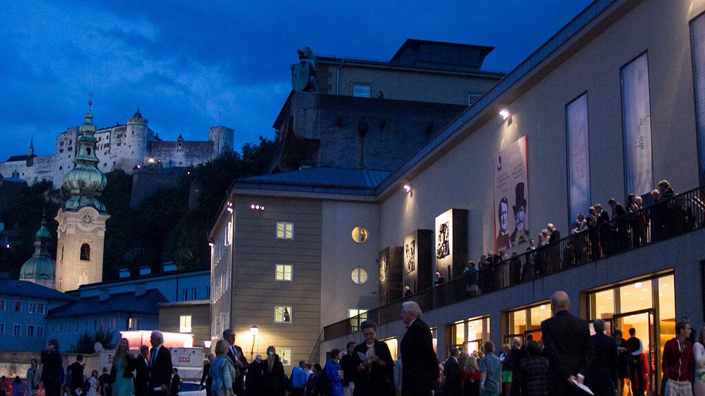 Das Festspielhaus Donnerstagabend nach der Jedermann-Aufführung.