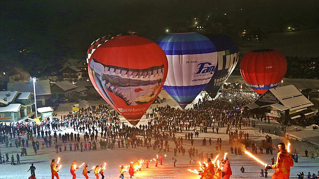 Heißluftballone in Gosau