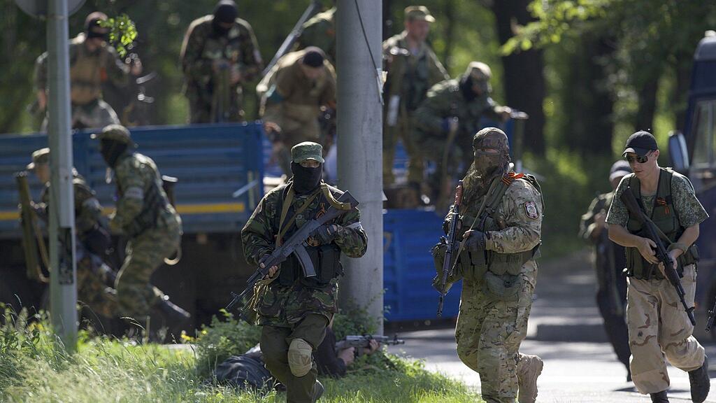 Explosion und Schießerei beim Vorrücken der ukrainischen Armee.