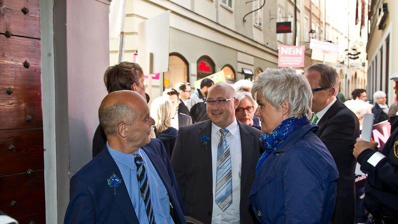 Demos vor dem Rathaus I