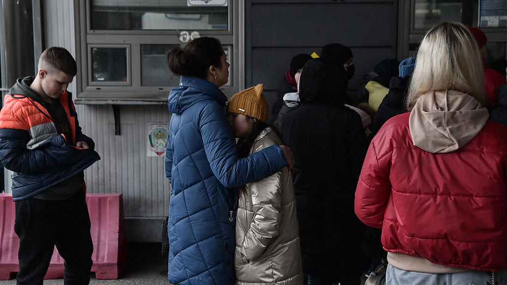 Ukraine-Krieg, Tag 12: Flüchtlinge kommen in Polen an
