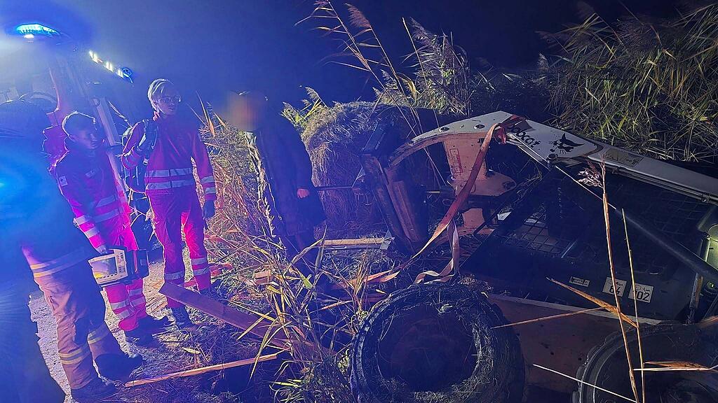 Hoflader kippt in Nußdorf um