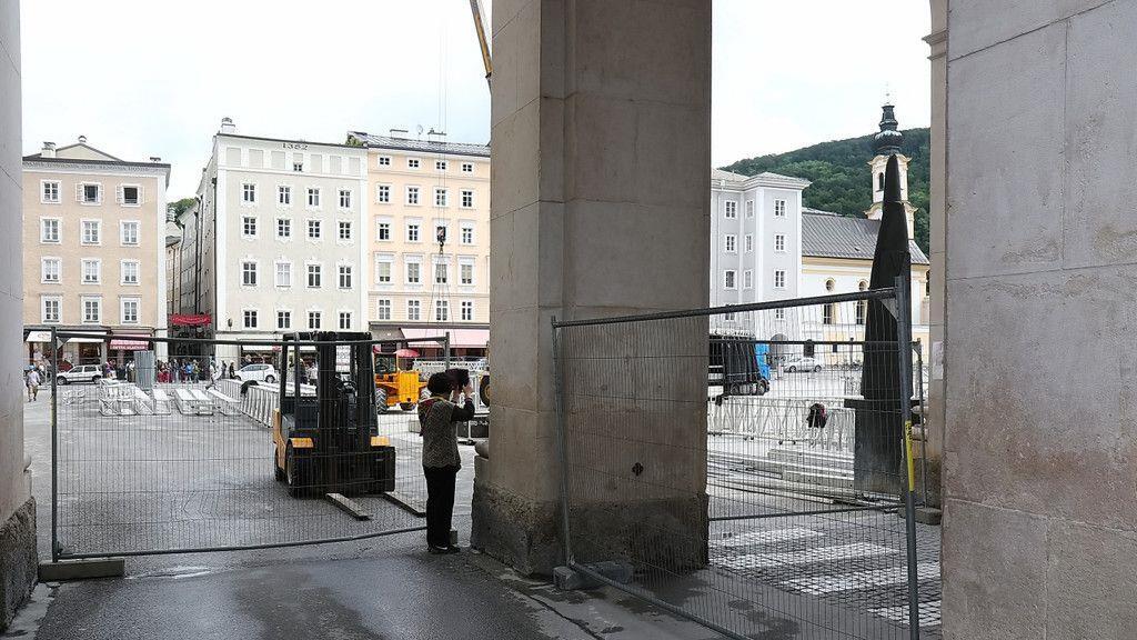 Aufbauarbeiten für Grönemeyer-Konzert am Residenzplatz