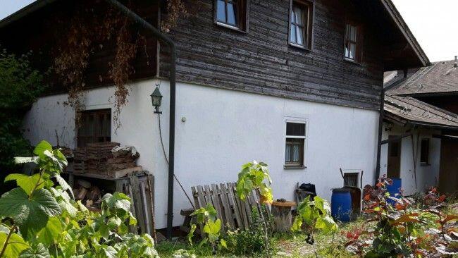 Die Verdächtige will weiterhin nichts mit dem Tod des Mannes zu tun haben.